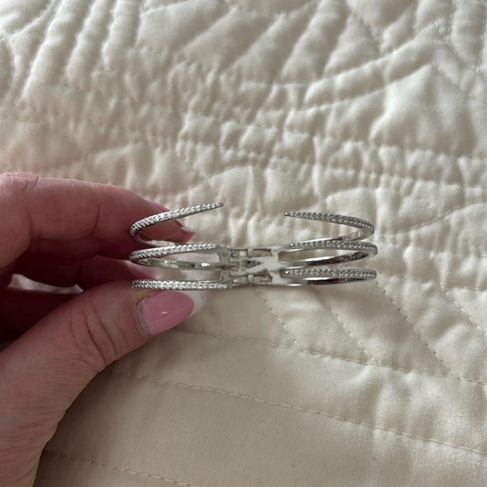 Lisa Robertson Elegant Silver Women's Bangle bracelet - Picture 6 of 8